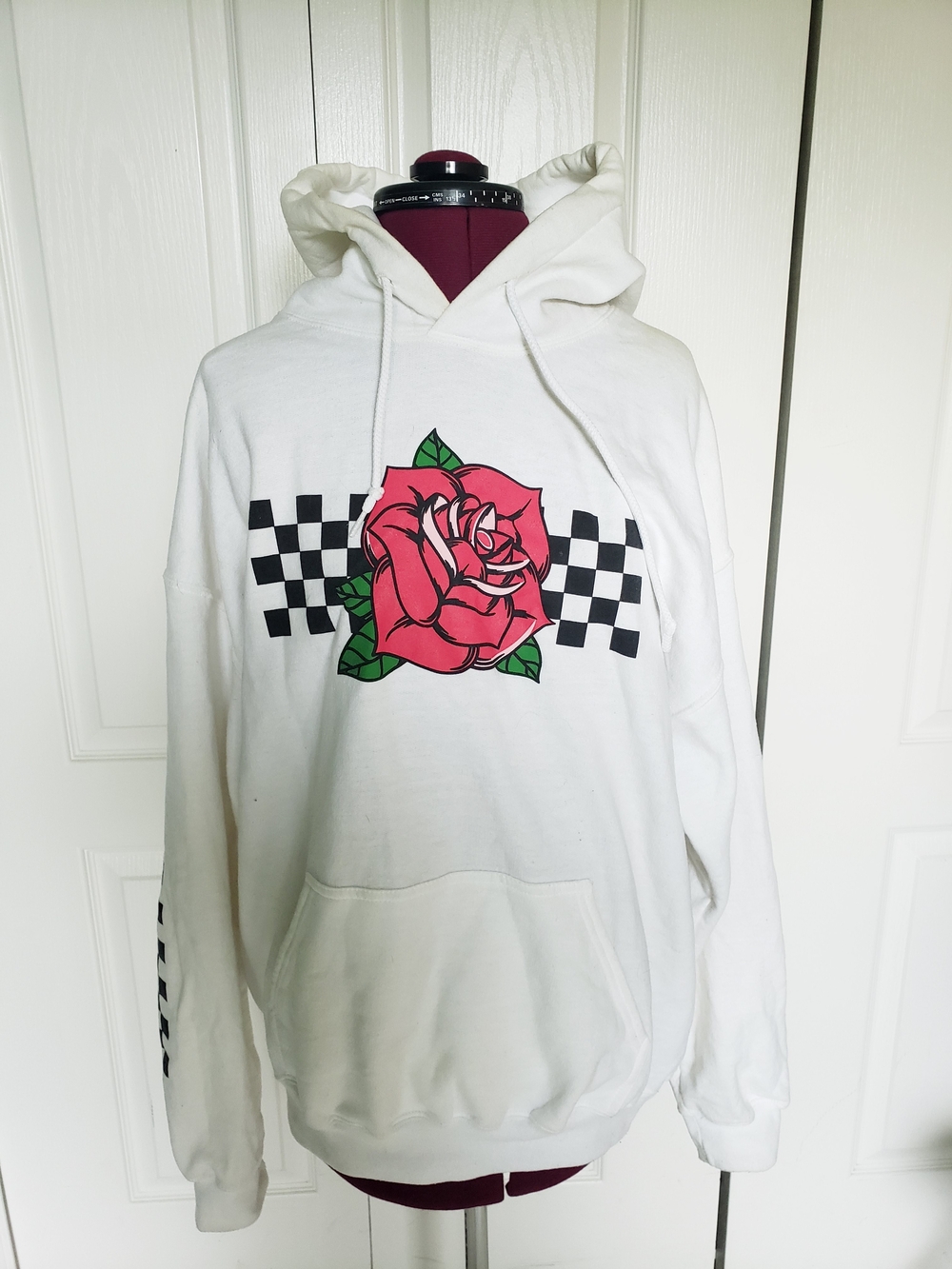 ARTIST UNION CLOTHING CO. White Hoodie with Pink Rose, Black/White Checkered (L)